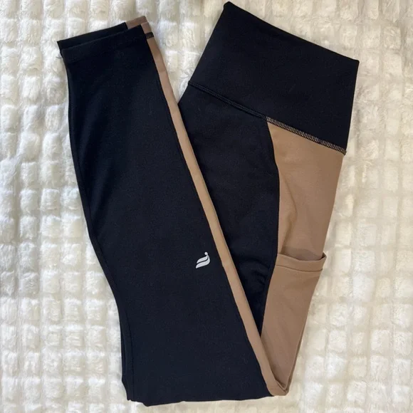 Women’s Fabletics Black and Tan Leggings. L. - Picture 3 of 8